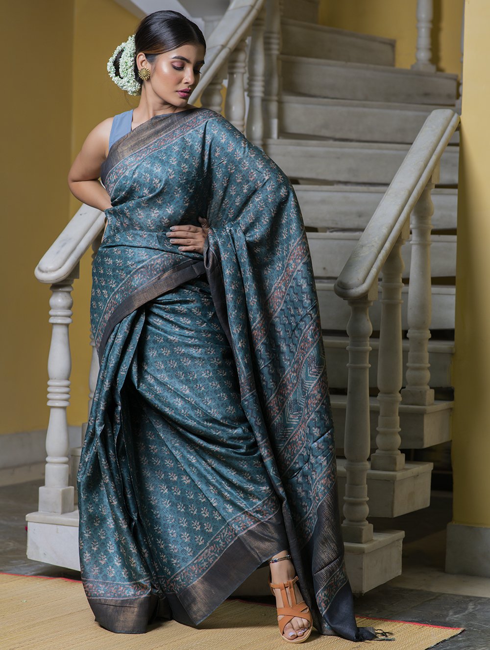 Etasha by Asha Jain Metallic Pre-draped Saree With Blouse | Purple,  Sleeveless, Saree, V Neck, Sleeveless | Blouses for women, Purple saree,  Aza fashion