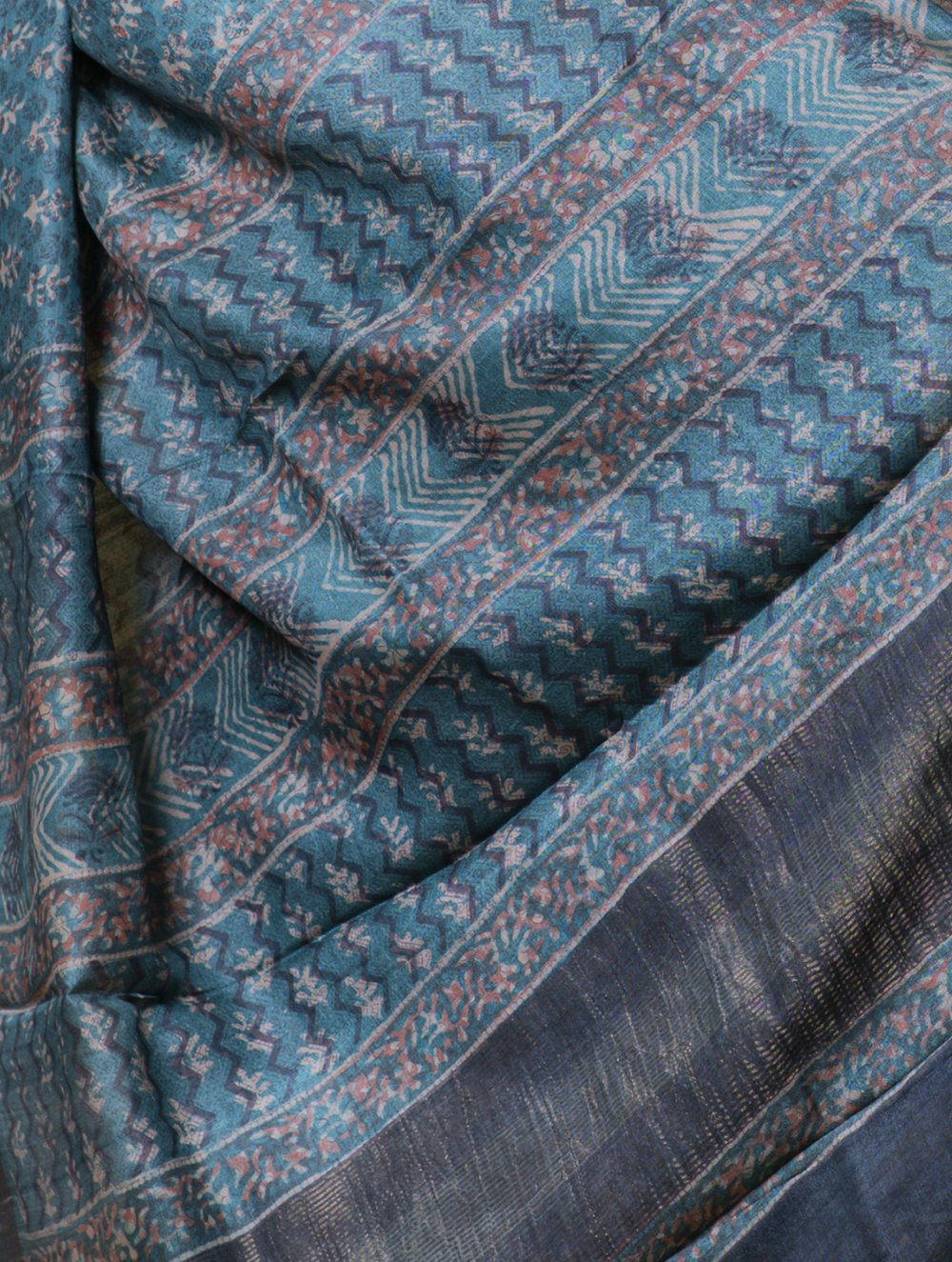 Load image into Gallery viewer, Festive &amp; Exclusive Tassar Silk Bagru Saree (With Blouse Piece) - Pink, Peacock Blue &amp; Metallic Gold