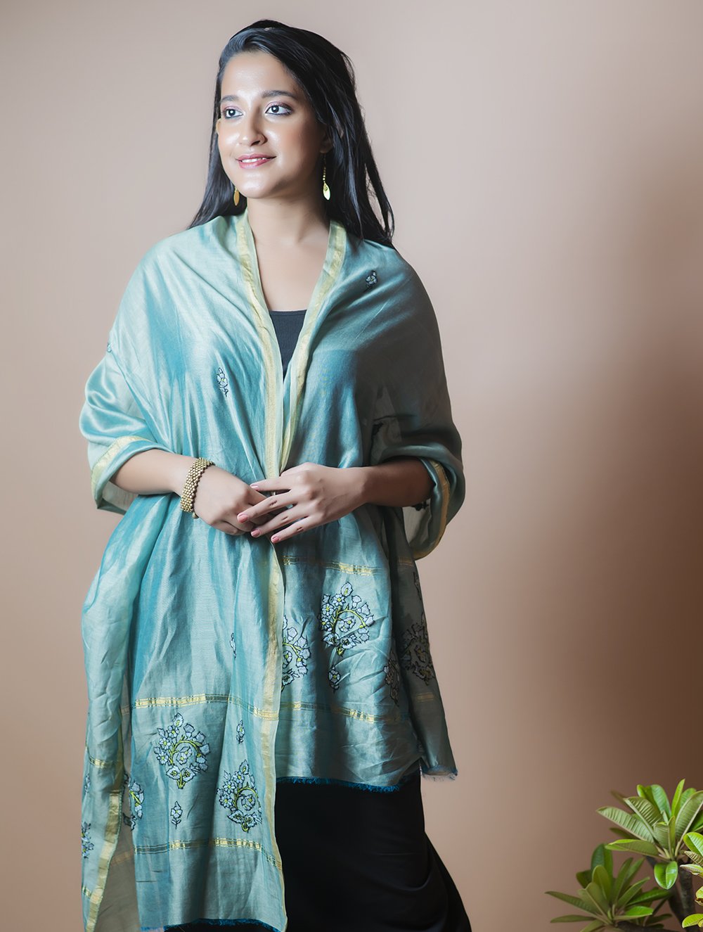 Load image into Gallery viewer, Fine Kashmiri Embroidered Chanderi Stole - Sea Green &amp; Soft Blue