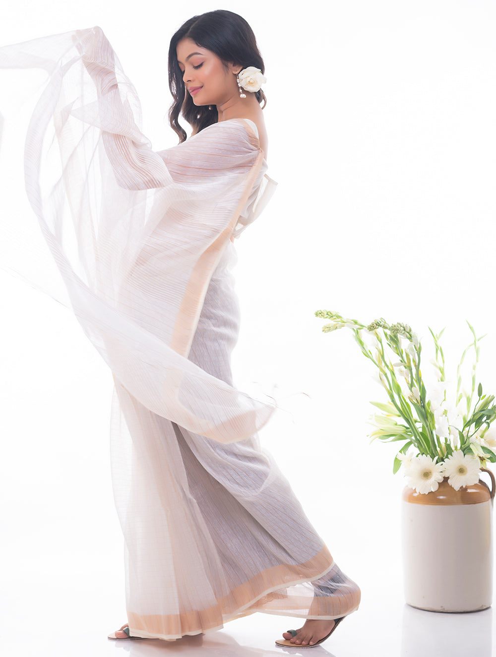 Flowing & Graceful. Soft Handwoven Bengal Linen Checked Saree - White & Gold