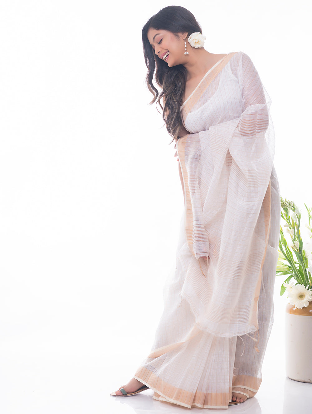 Flowing & Graceful. Soft Handwoven Bengal Linen Checked Saree - White & Gold