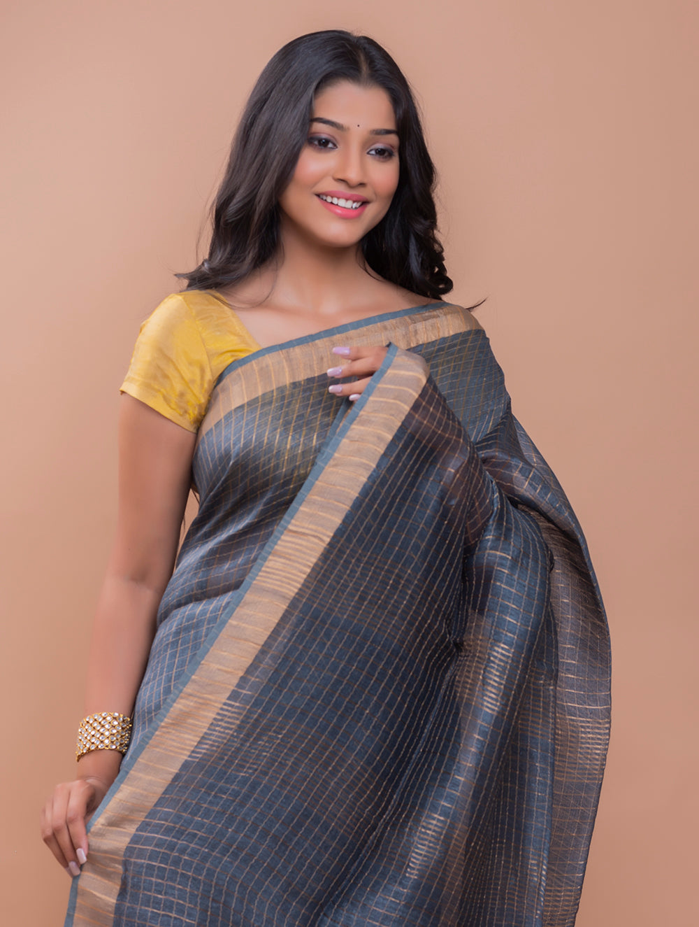 Load image into Gallery viewer, Graceful Elegance. Soft Bengal Handwoven Linen Silk Zari Sari - Soft Grey