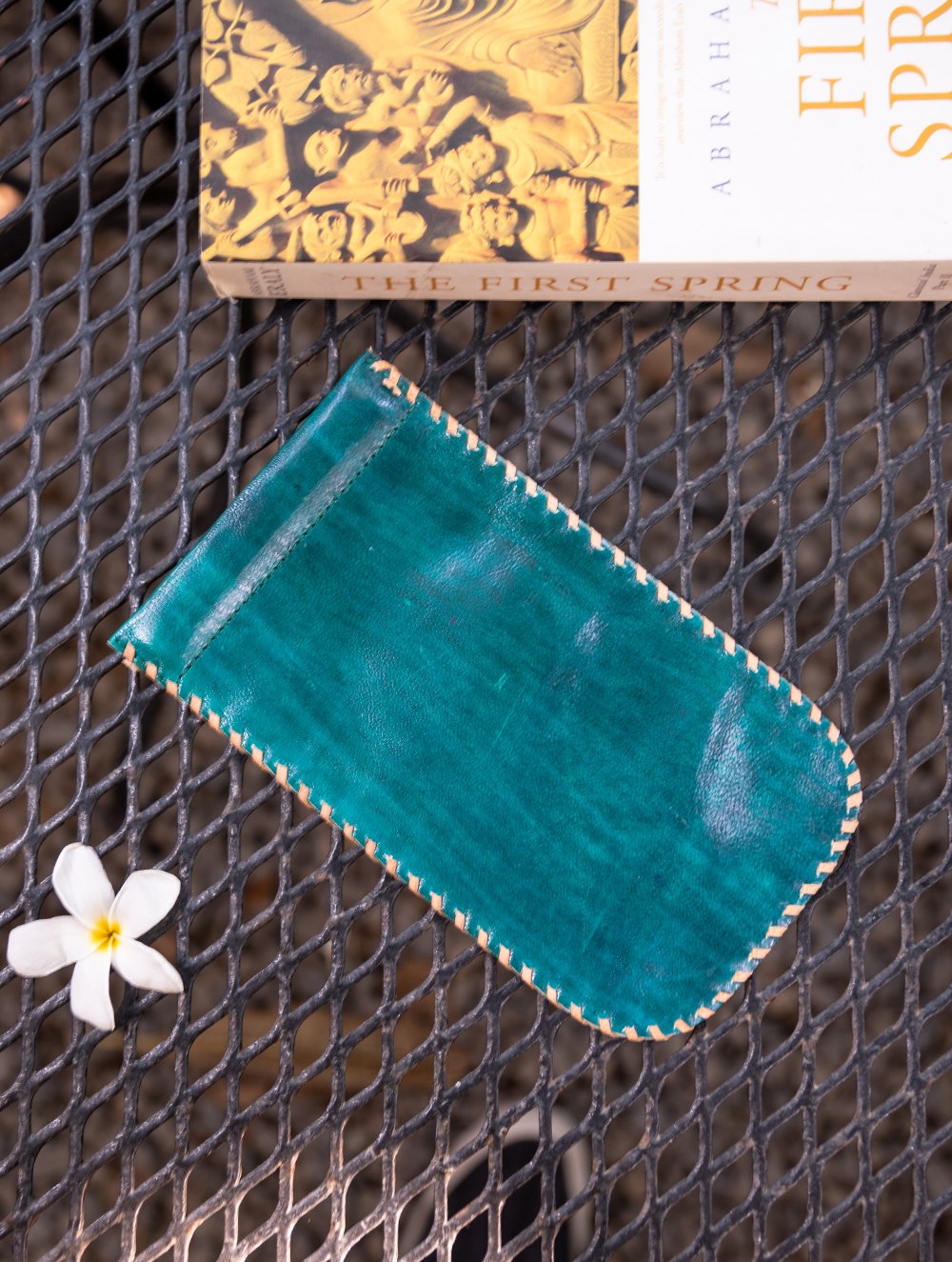 Load image into Gallery viewer, Handcrafted Leather Spectacle Case With Hand Stitch Detail