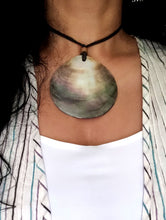 Load image into Gallery viewer, Handcrafted Shell Pendant on Thread - Round 