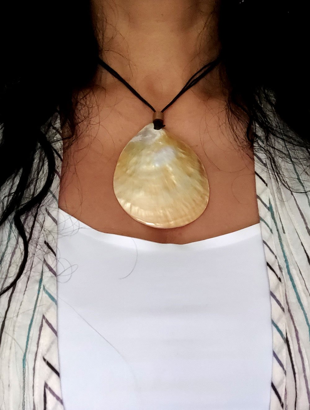 Load image into Gallery viewer, Handcrafted Shell Pendant on Thread - TearDrop 