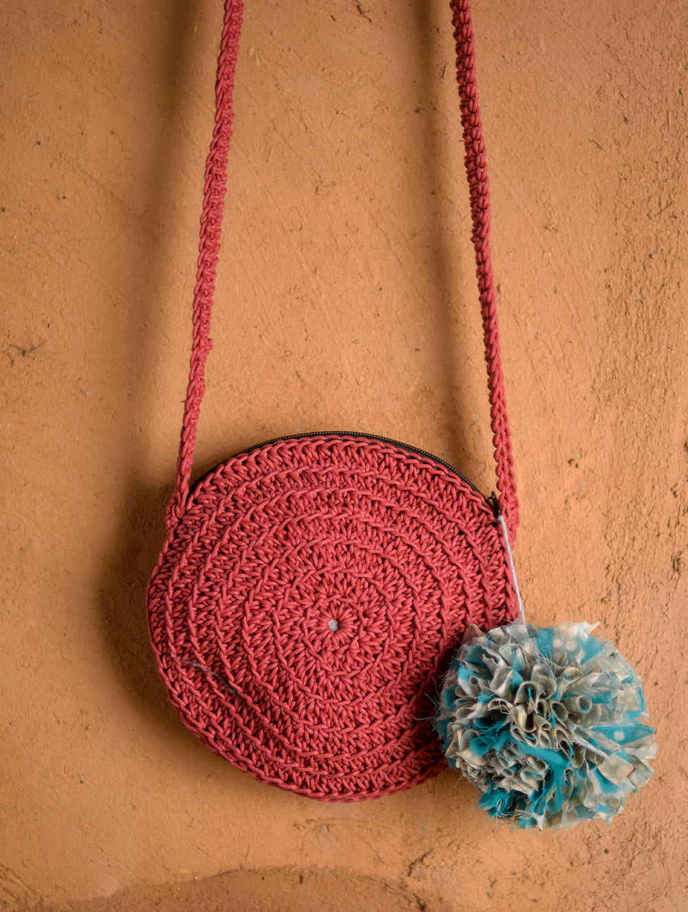 Load image into Gallery viewer, Hand knotted Macrame Round Sling Bag - Crimson