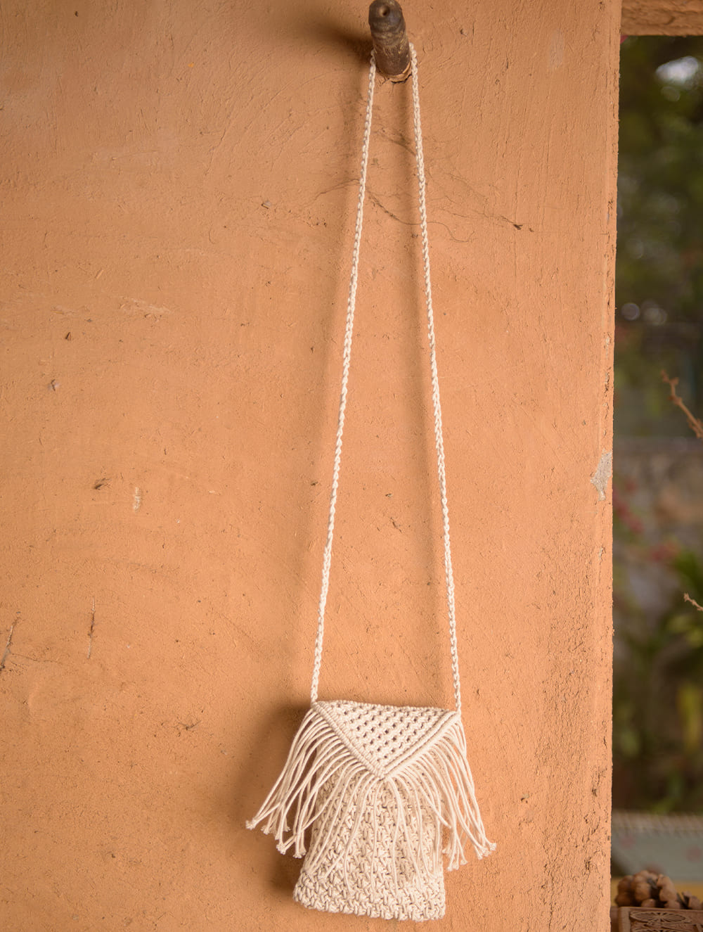 Load image into Gallery viewer, Hand knotted Macrame String Sling -  Black &amp; Beige 