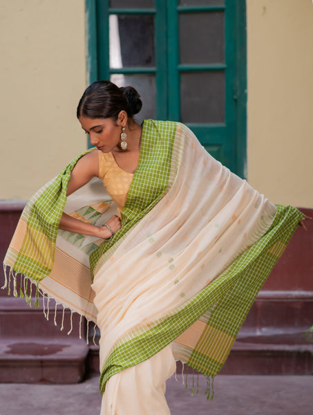 Buy Soft & Graceful. Pure Handwoven Khadi Cotton Jamdani Saree (With Blouse  Piece) - Traditional Off-white Online