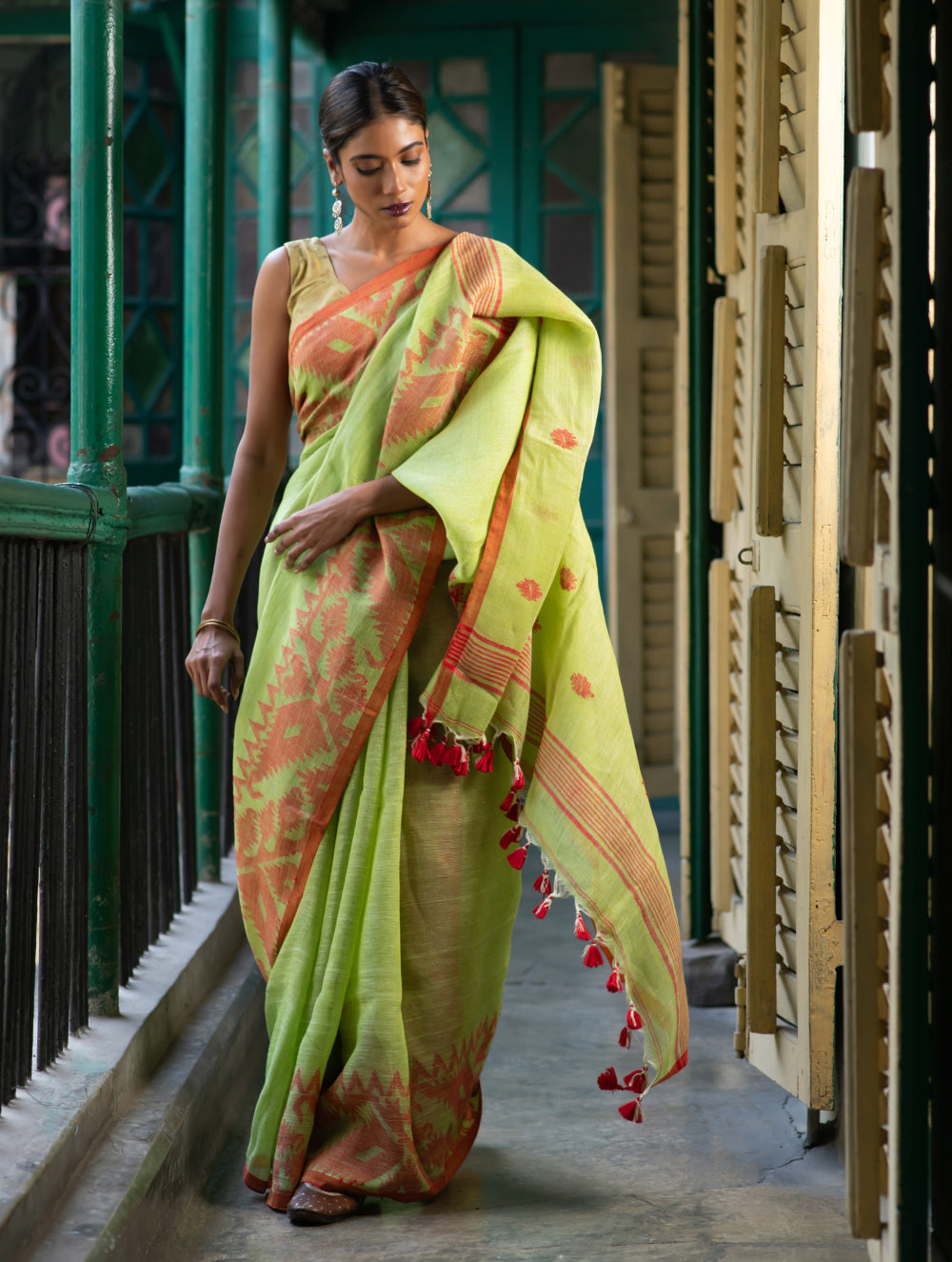 Load image into Gallery viewer, Handwoven Elegance. Exclusive Linen Jamdani Saree  - Lime