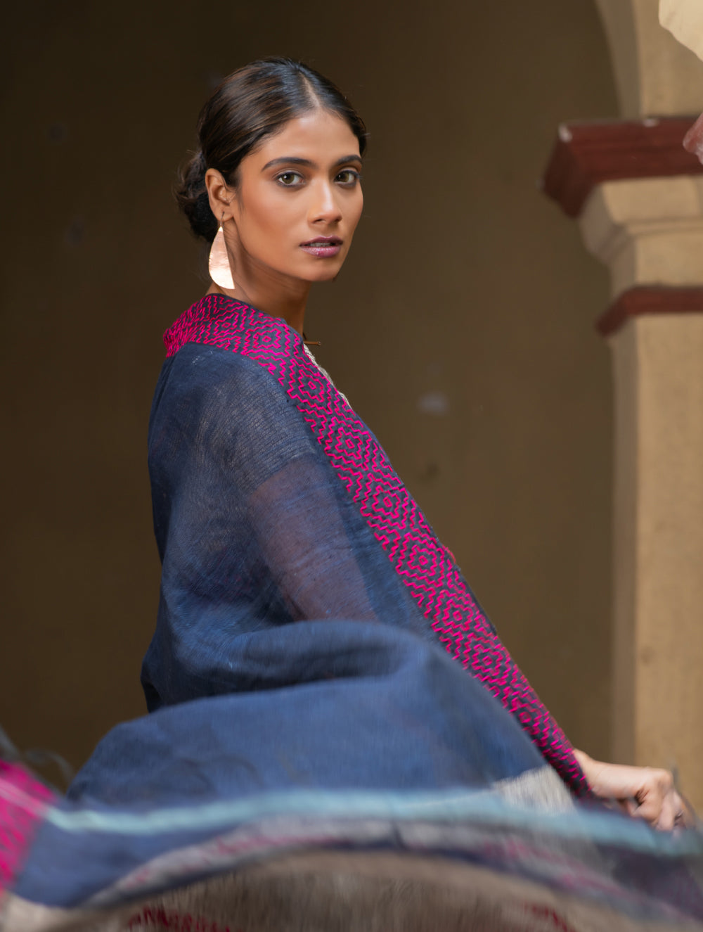 Handwoven Elegance. Exclusive Linen Kantha Patli Saree - Ocean Tones