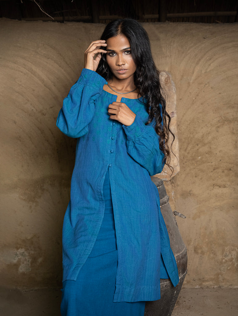 Handwoven Elegance. Kashida Pattu Cotton Top & Wrap Skirt Set - Blue Vibe