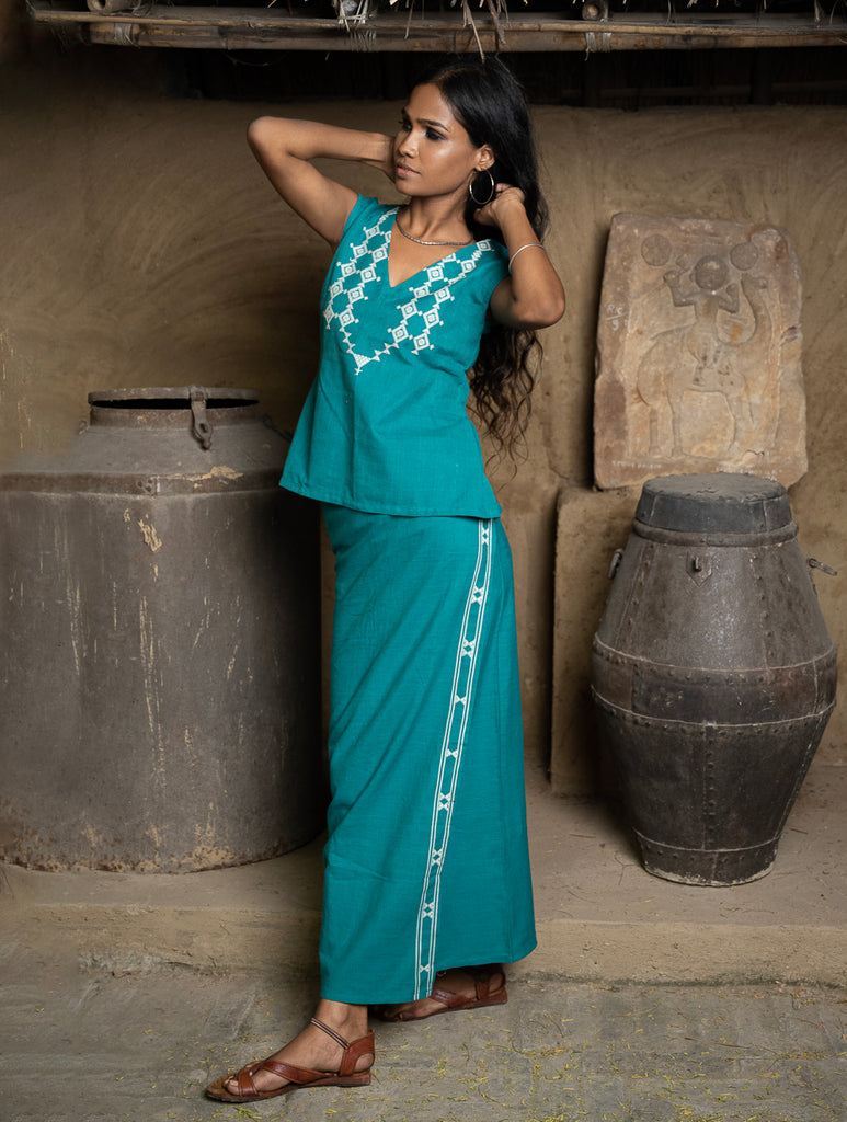 Handwoven Elegance. Kashida Pattu Cotton Wrap Skirt & Top Set - Green Vibrance