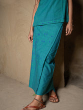 Load image into Gallery viewer, Handwoven Elegance. Kashida Pattu Cotton Wrap Skirt &amp; Top Set - Peacock Shades