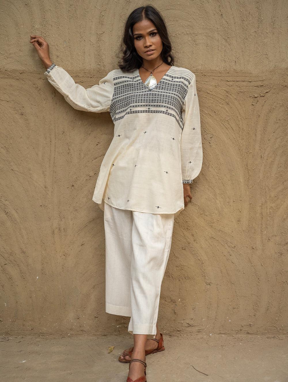 Load image into Gallery viewer, Handwoven Elegance. Kashida Pattu Soft Mul Top &amp; Organic Kala Cotton Loose Pants (Set of 2)