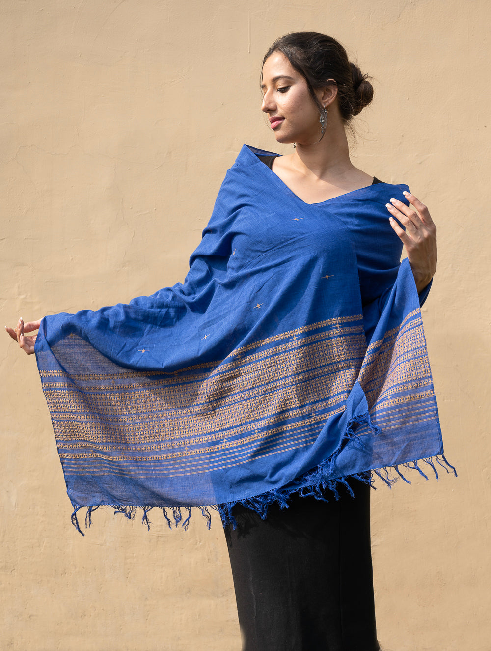 Load image into Gallery viewer, Handwoven Kashida Pattu Cotton Stole / Dupatta - Blue Elegance