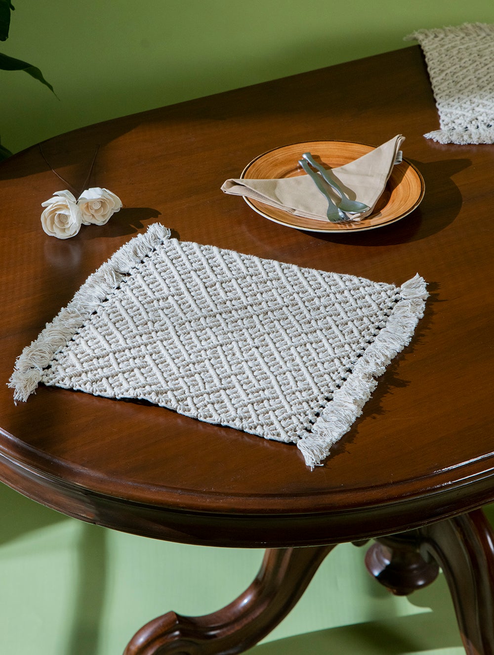 Load image into Gallery viewer, Jewel Handknotted Macramé Table Mats - Ivory (Set of 4)
