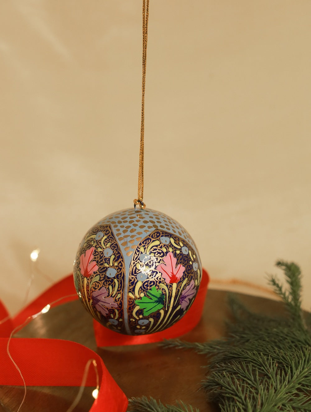 Load image into Gallery viewer, Kashmiri Art Xmas Decorations - Set of 4 (1 Bauble &amp; 3 Stars)
