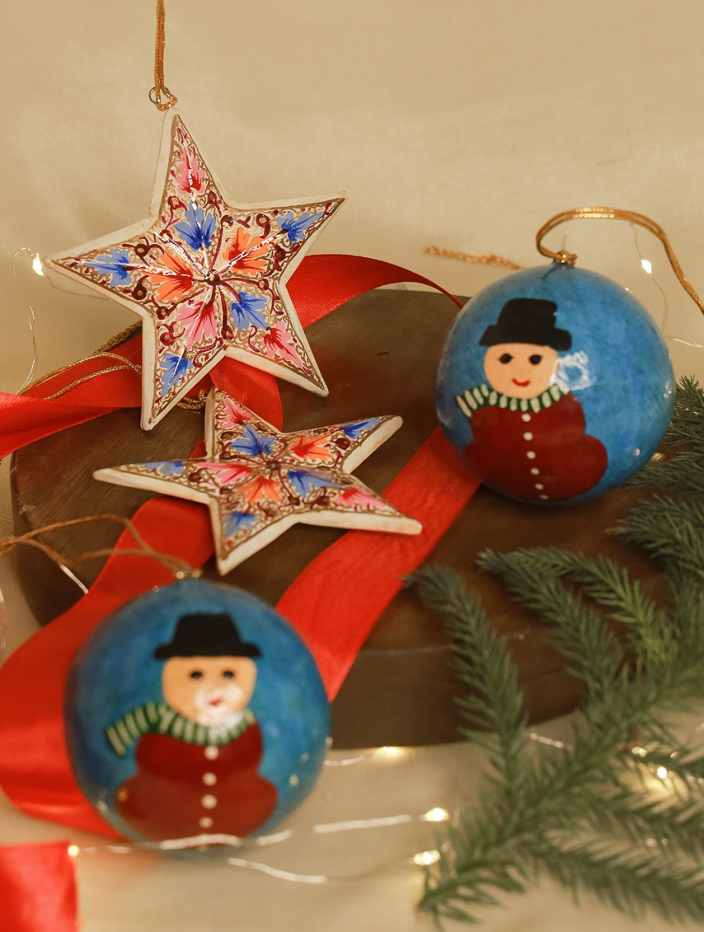 Load image into Gallery viewer, Kashmiri Art Xmas Decorations - Set of 4 (2 Baubles &amp; 2 Stars)