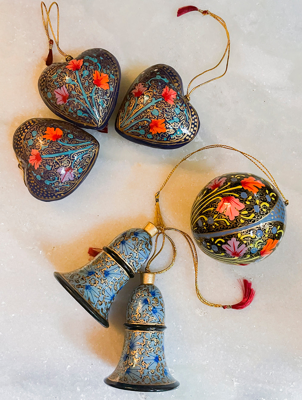 Load image into Gallery viewer, Kashmiri Art Xmas Decorations - Set of 6 (2 Bells, 4 Baubles)
