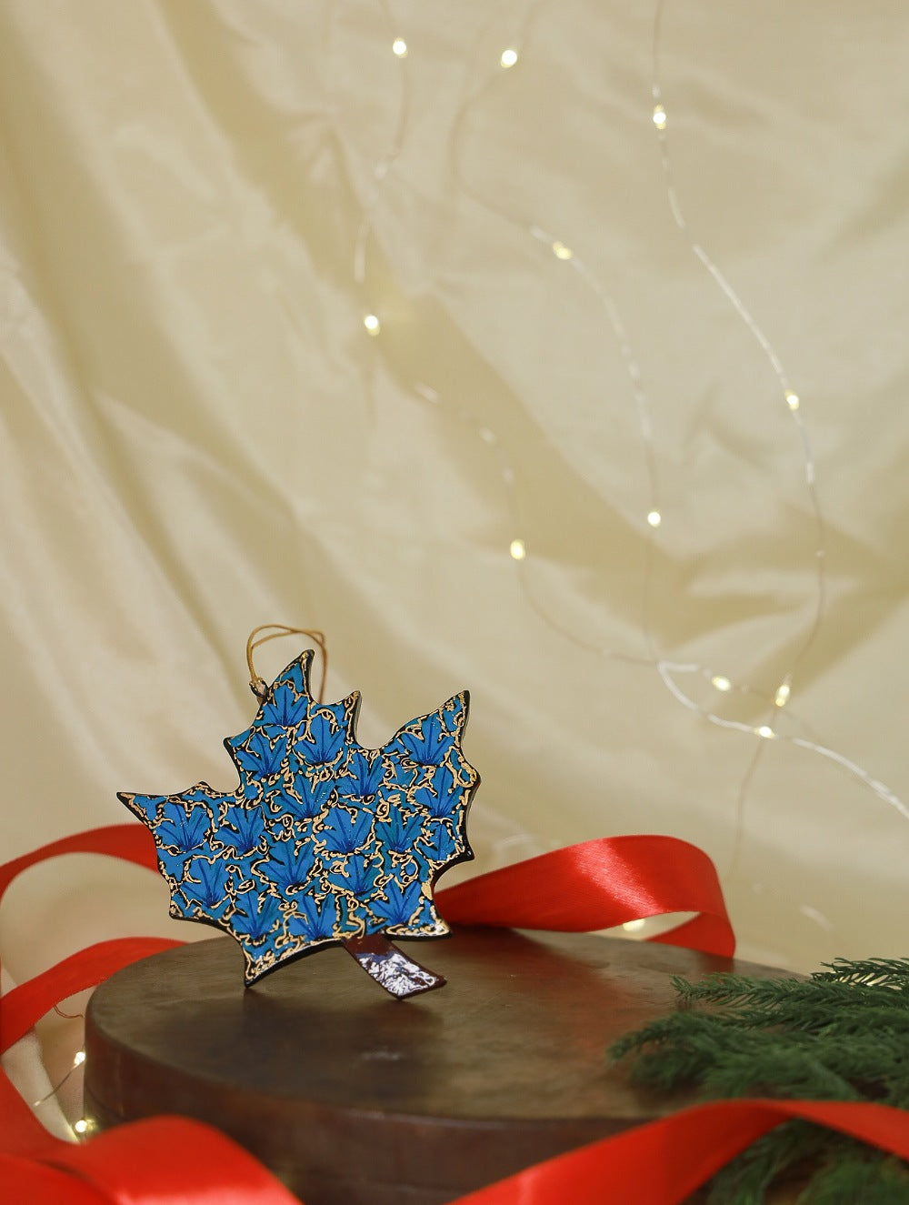 Load image into Gallery viewer, Kashmiri Art Xmas Decorations - Set of 9 (3 Baubles &amp; 3 Butterflies &amp; 3 Leaves)