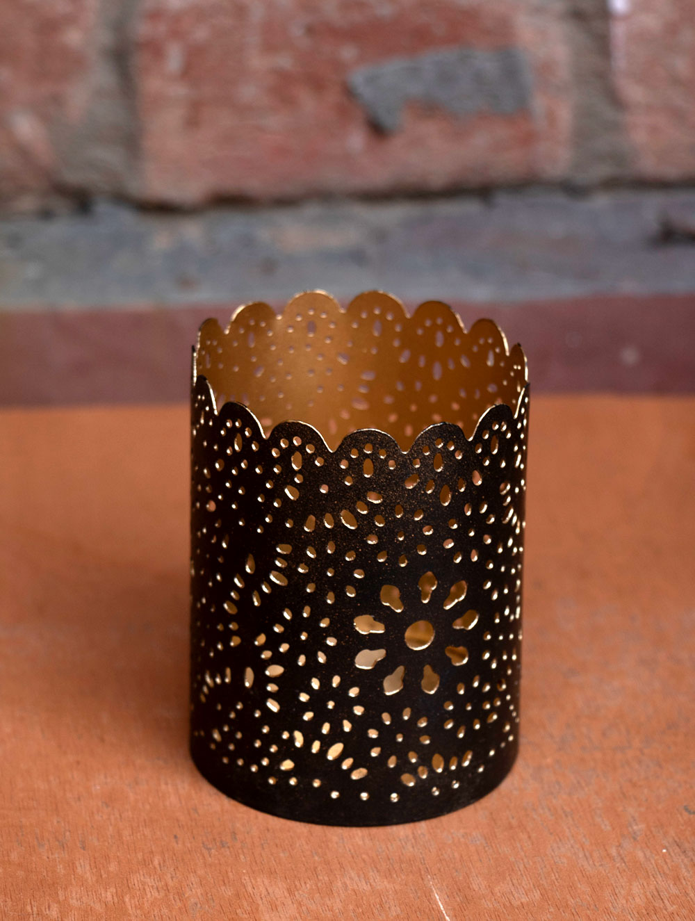 Metal Filigree Hanging Lamp