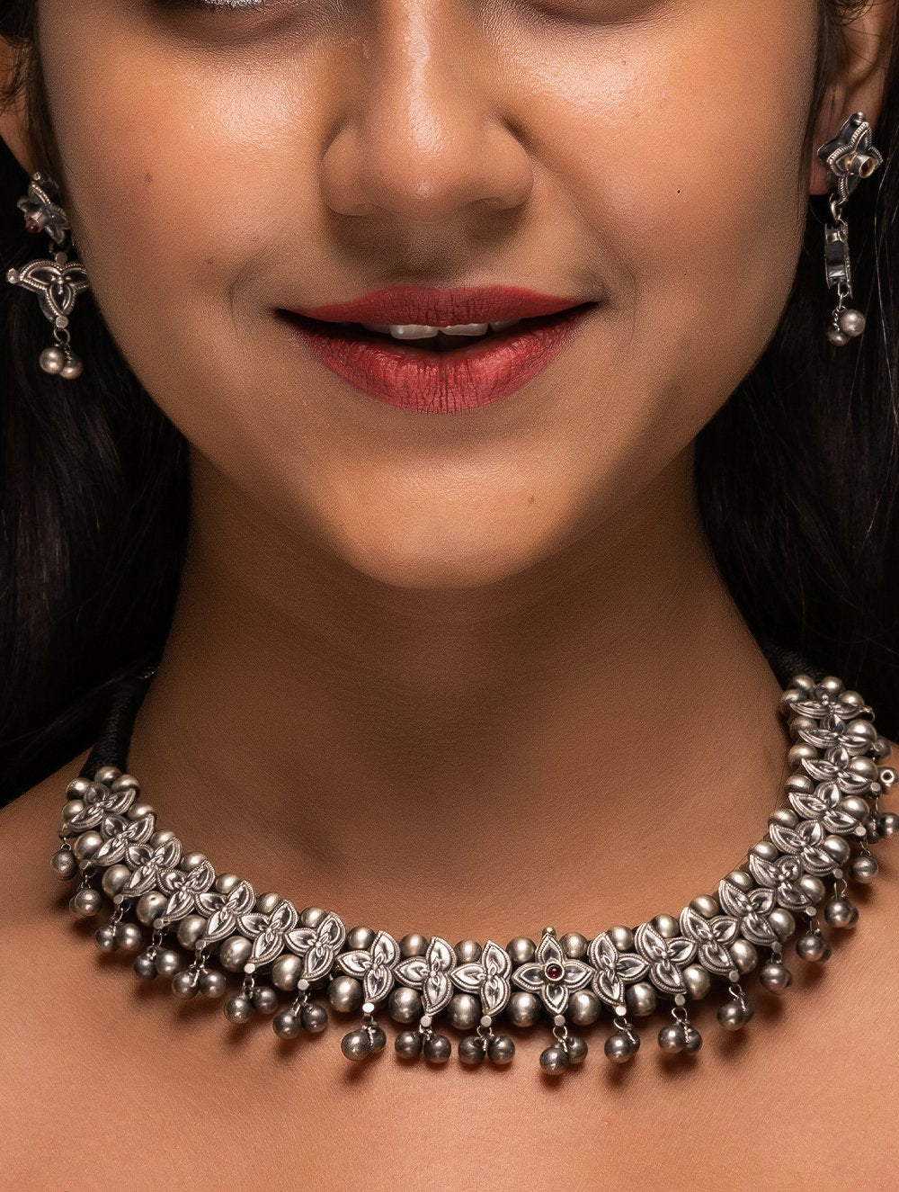 Load image into Gallery viewer, Pure Silver Traditional Maharashtrian Neckpiece - Belpan