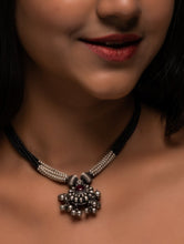 Load image into Gallery viewer, Pure Silver Traditional Maharashtrian Neckpiece With Saaz Pendant