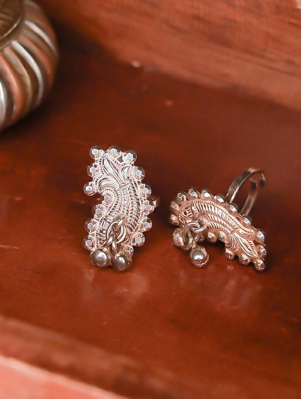 Load image into Gallery viewer, Pure Silver Traditional Maharashtrian Masoli Toe Rings - (Set of 2)
