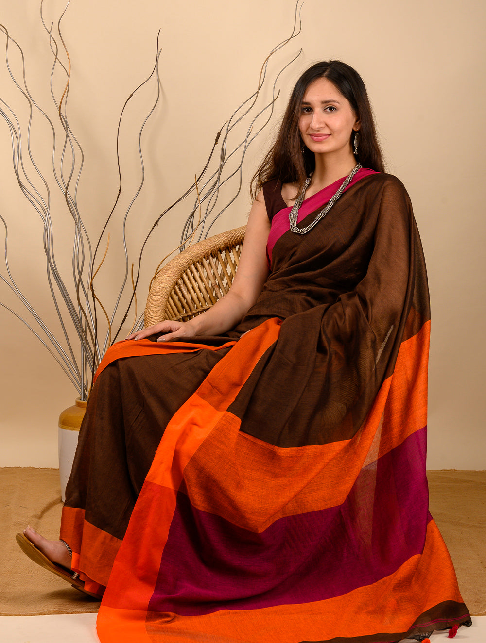 Load image into Gallery viewer, Soft &amp; Striking. Pure Handwoven Linen Saree (With Blouse Piece) - Brown Statement