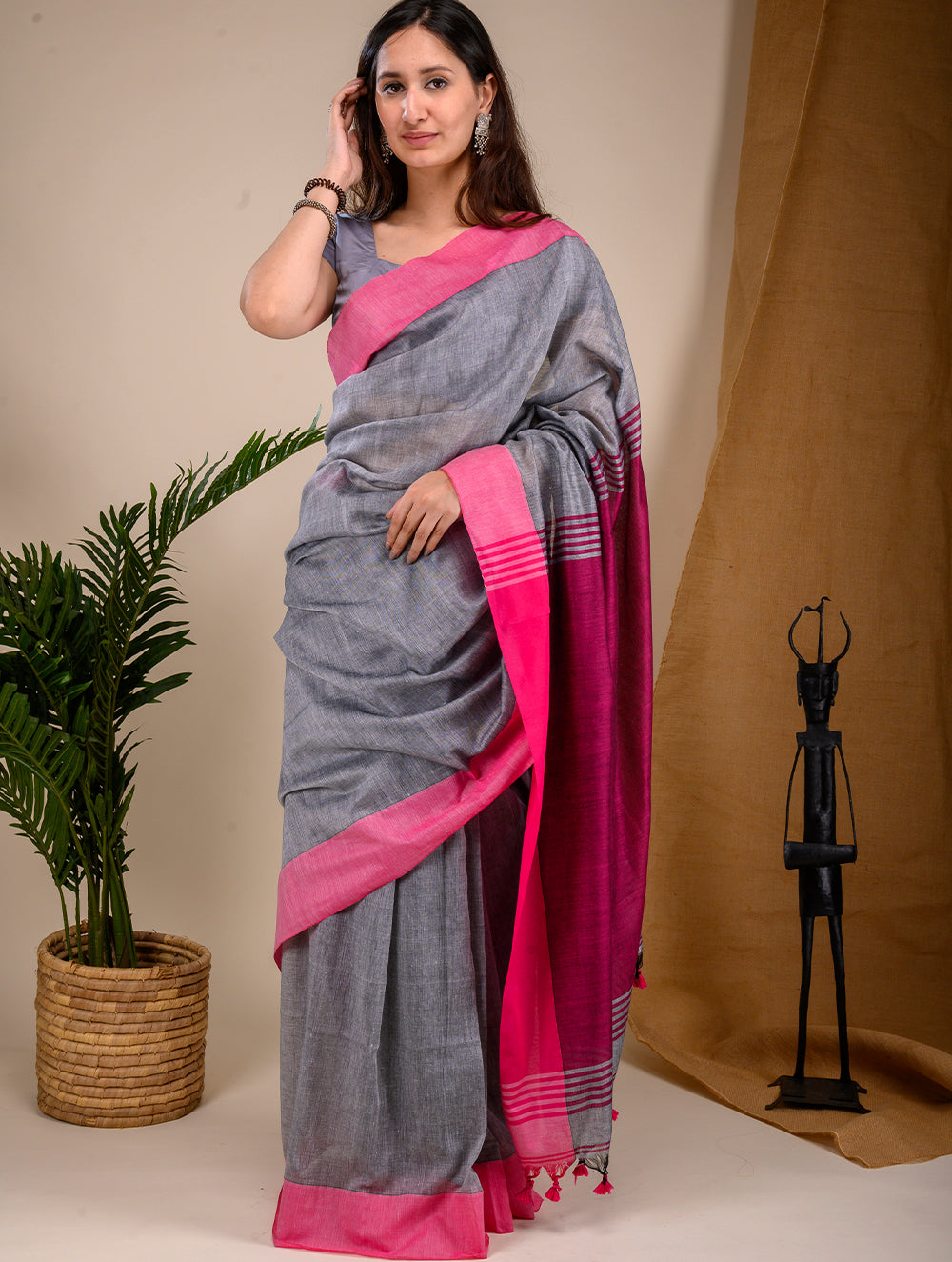 Load image into Gallery viewer, Soft &amp; Striking. Pure Handwoven Linen Saree (With Blouse Piece) - Pearl Grey Charm