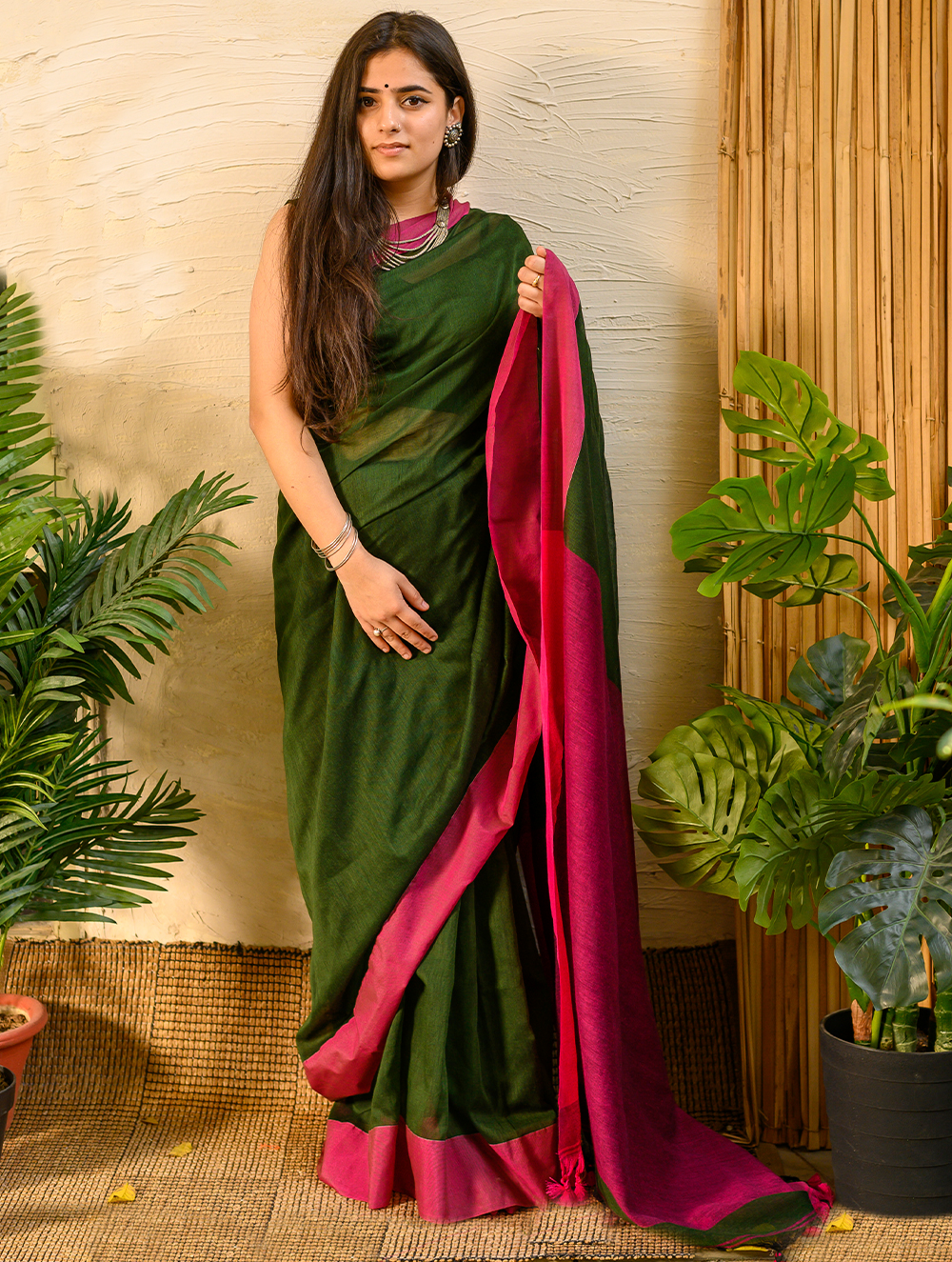 Load image into Gallery viewer, Soft &amp; Striking. Pure Handwoven Linen Saree (With Blouse Piece) - Warm Green