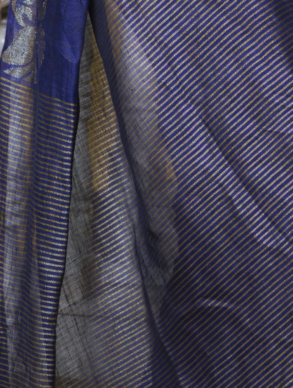 Load image into Gallery viewer, Stunning Beauty. Pure Linen Handwoven Jamdani Saree - Deep Blue (With Blouse Piece)