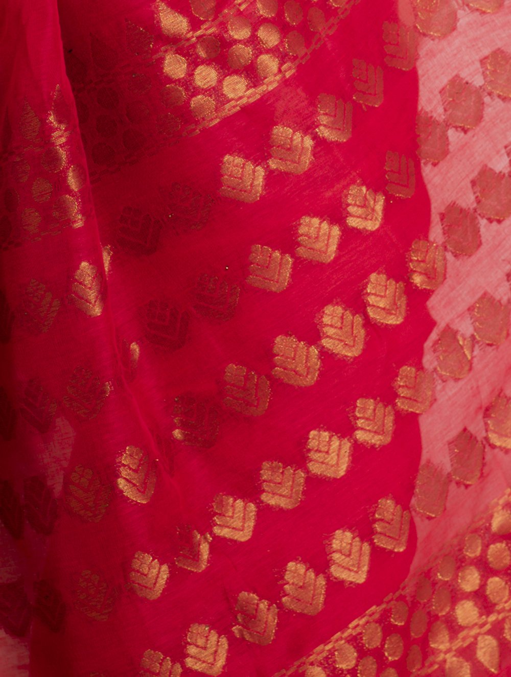 Stunning Beauty. Pure Linen Handwoven Jamdani Saree - Vibrant Red & Gold (With Blouse Piece)