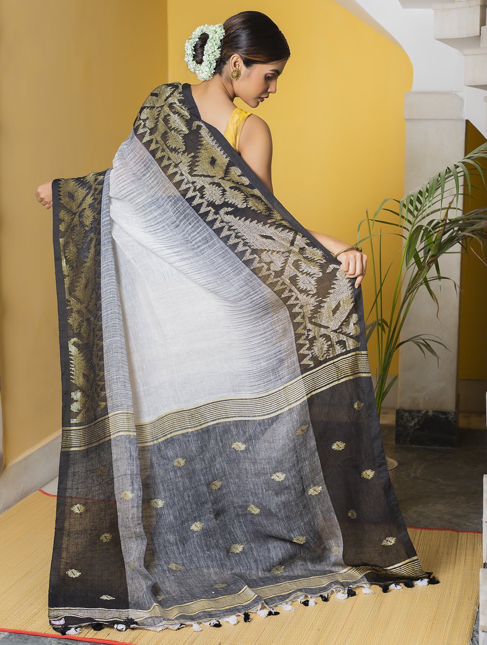 Stunning Beauty. Pure Linen Handwoven Jamdani Saree - White, Black & Gold (With Blouse Piece)