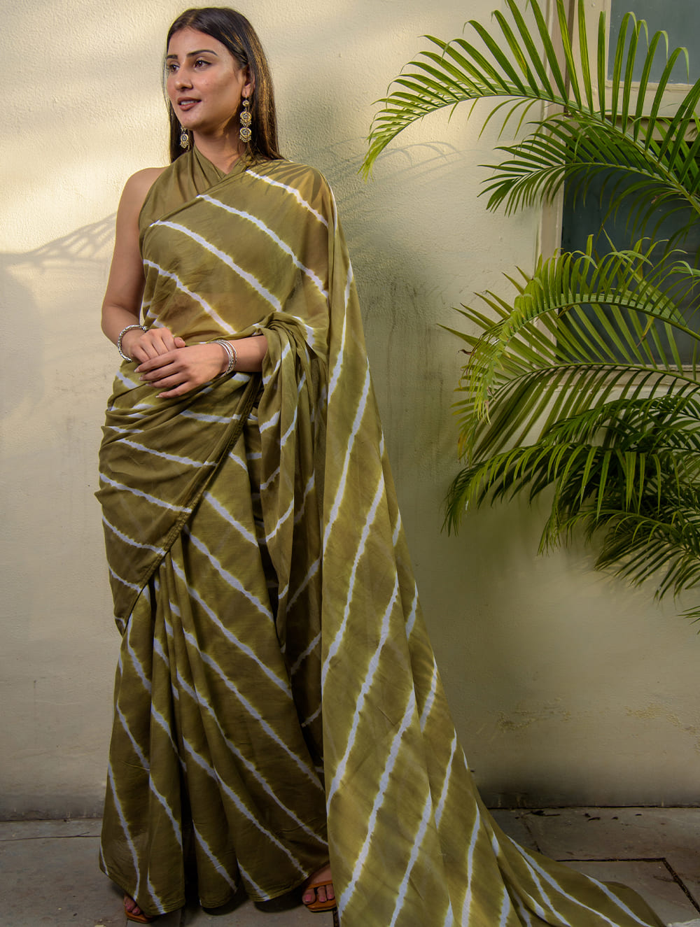 Load image into Gallery viewer, Summer Breeze - Lehariya, Soft Mul Saree With Trimmings - Olive (With Blouse Piece)