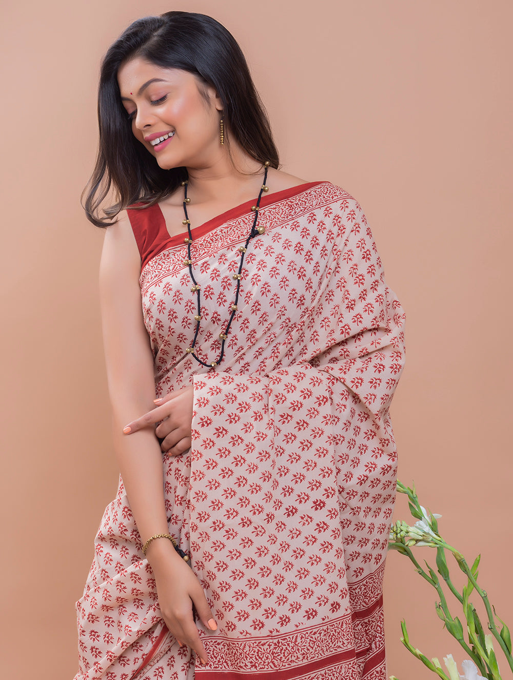 Load image into Gallery viewer, Summer Classics. Bagru Block Printed Mulmul Cotton Saree - Red &amp; White Florets