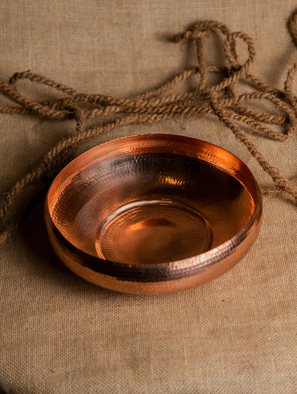 Load image into Gallery viewer, Tambat Handbeaten Copper Urli - Medium, 9&quot;
