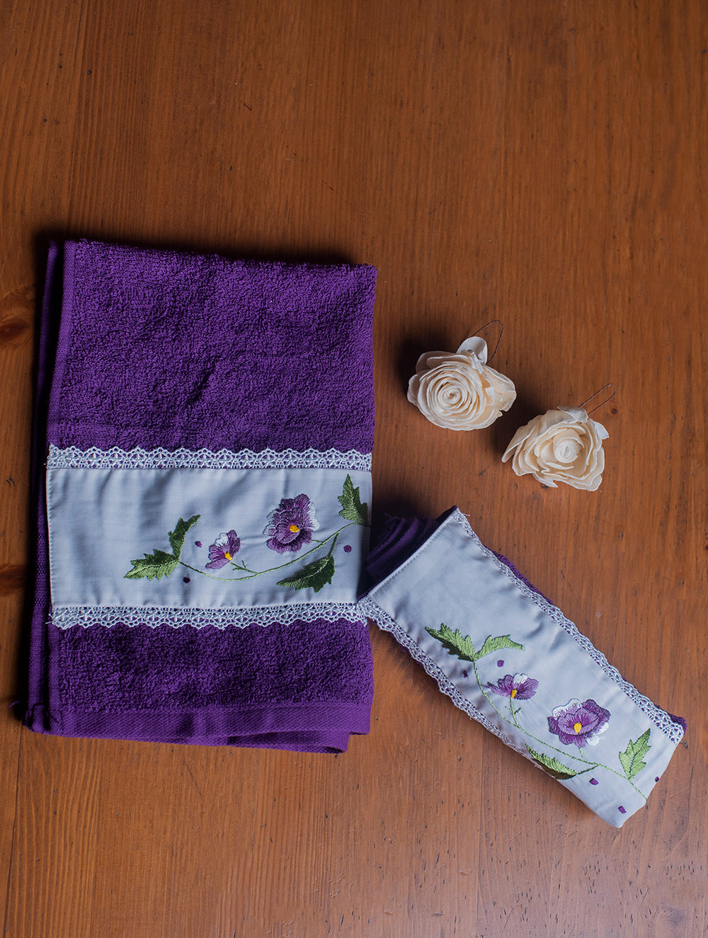 https://theindiacrafthouse.com/cdn/shop/products/TheFloralCollection-EmbroideredTowelSets_HandTowels_Setof2_-AHCT1D1@2x.jpg
