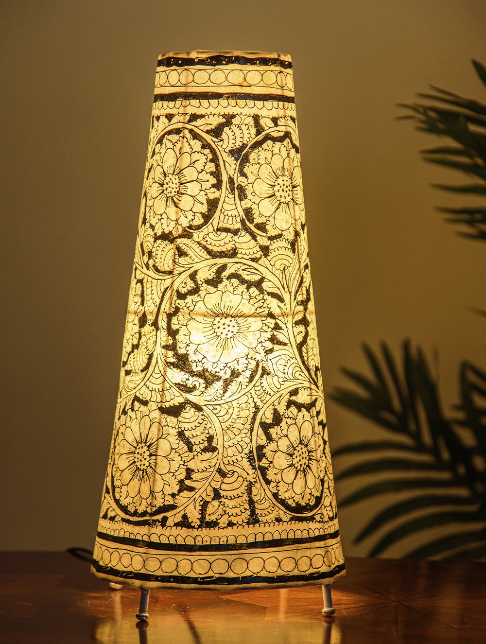 Load image into Gallery viewer, The India Craft House Andhra Black &amp; White Painted Leather Table Lamp Shade - Floral Motif