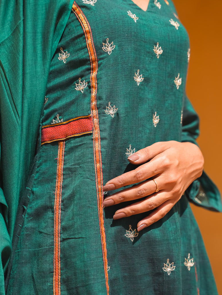 Traditional Elegance. Hand Embroidered Ilkal & Zardozi Ethnic Set (Set of 3) - Emerald Green