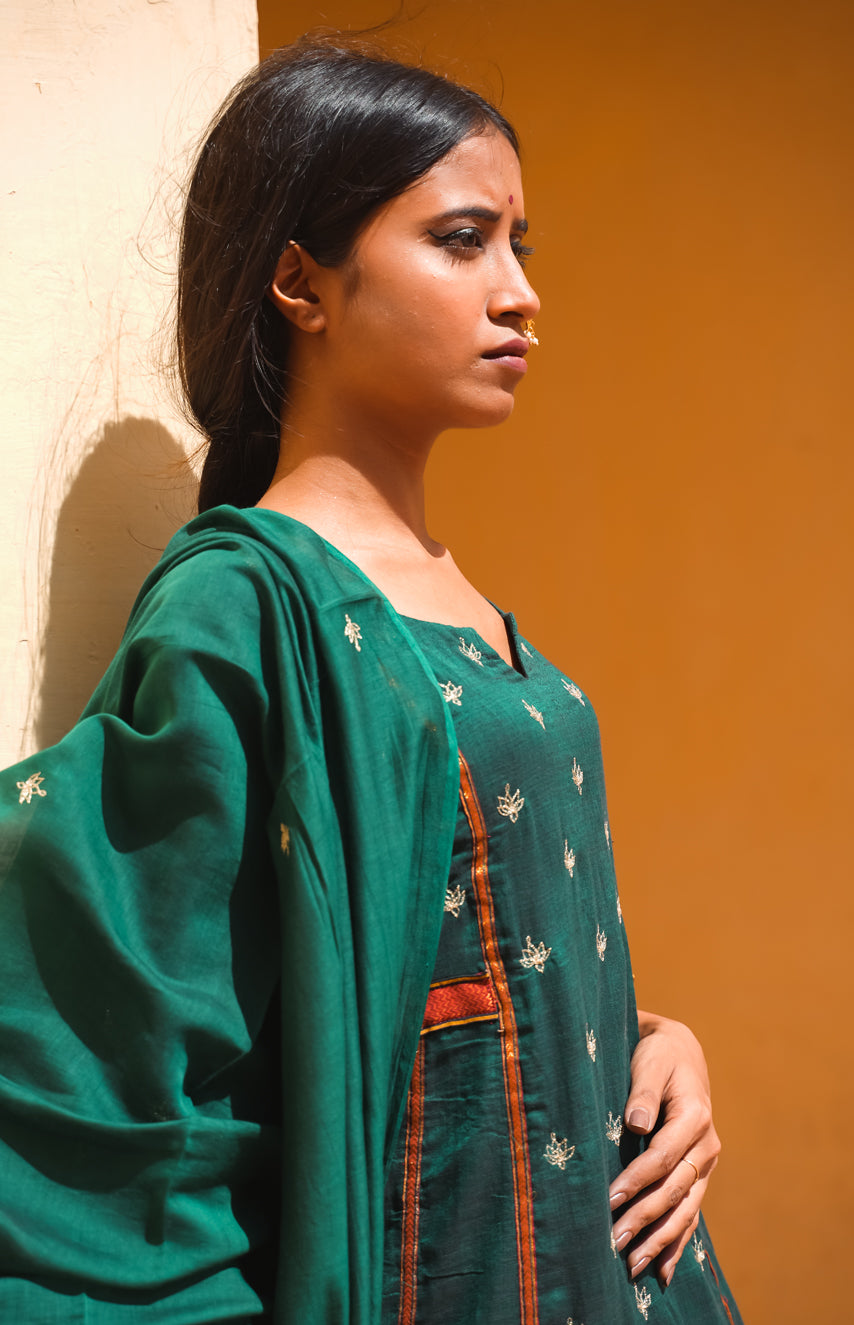 Traditional Elegance. Hand Embroidered Ilkal & Zardozi Ethnic Set (Set of 3) - Emerald Green