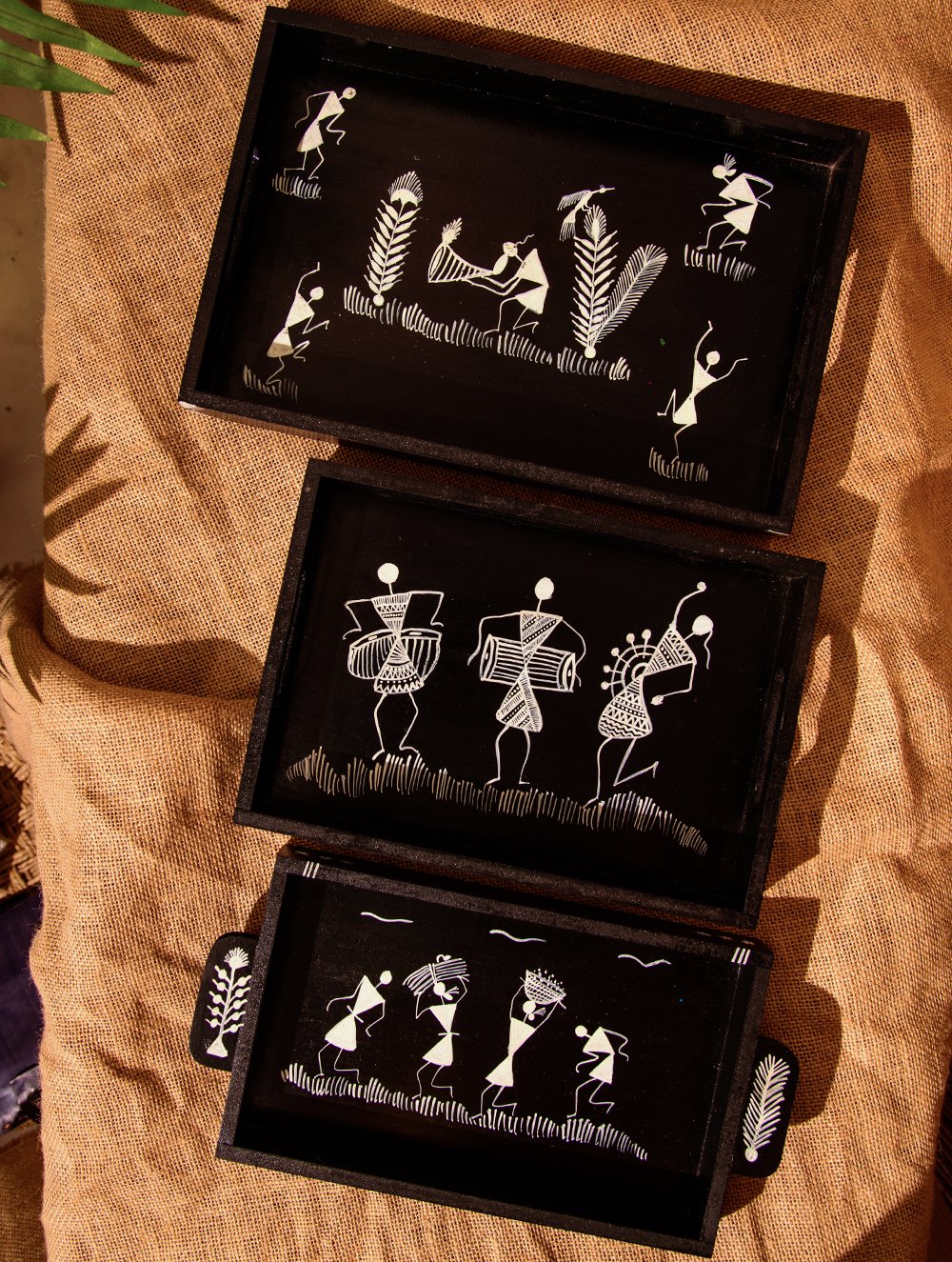 Load image into Gallery viewer, Warli Art Decorative Trays (Set of 3) - Black