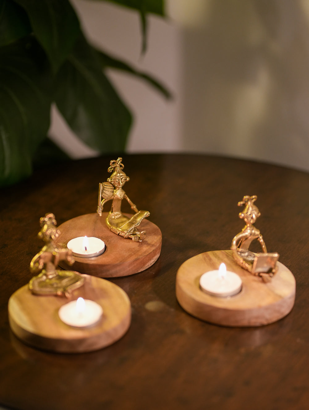 Load image into Gallery viewer, Wood &amp; Dhokra Craft Tealight Holders (Set of 3) - The Urban Women