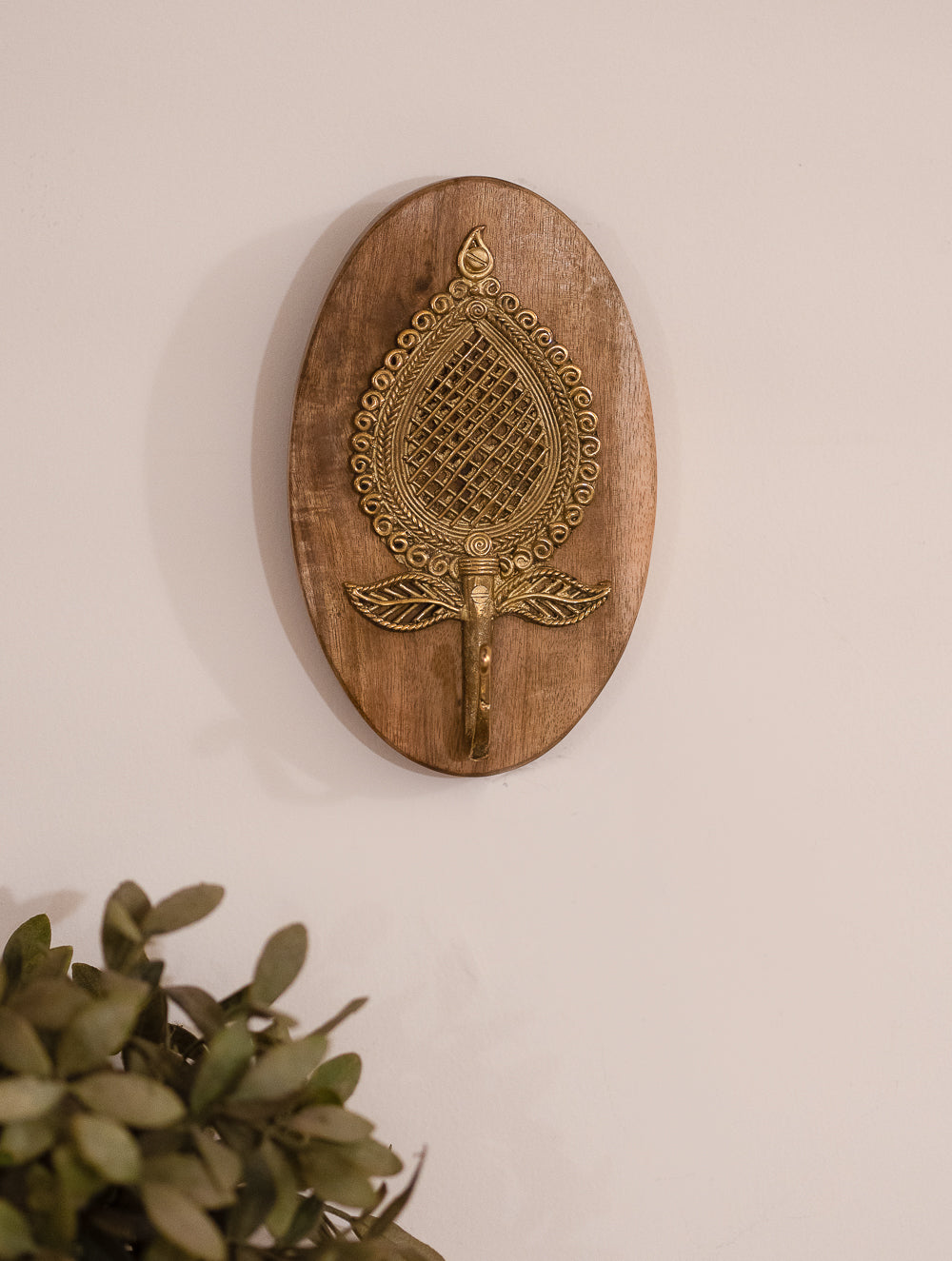 Load image into Gallery viewer, Wood &amp; Dhokra  Wall Hanger (Set of 2) - Ornate Leaves