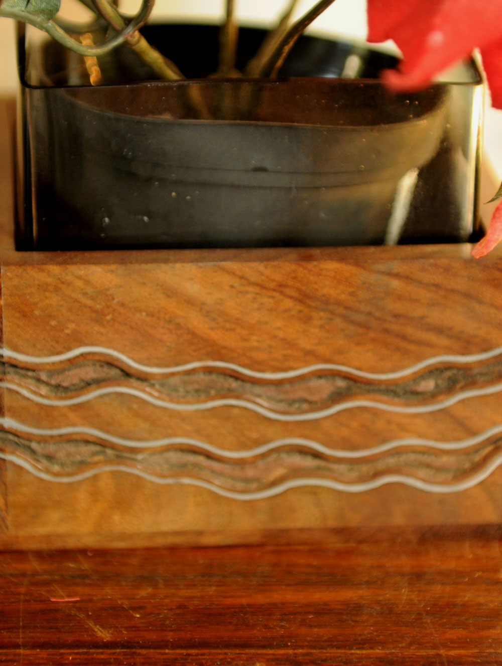 Wooden Engraved Flower Holder - The India Craft House 