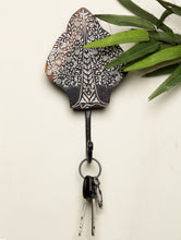 Load image into Gallery viewer, Wooden Engraved Wall Hook - Tree Motif - The India Craft House 