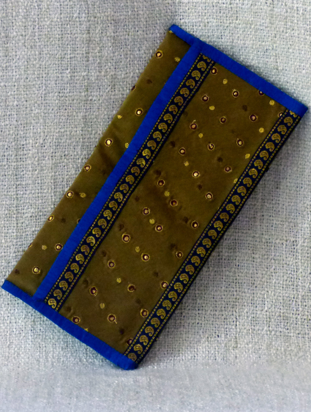 Load image into Gallery viewer, Zardozi on Silk Clutch Bag - The India Craft House 
